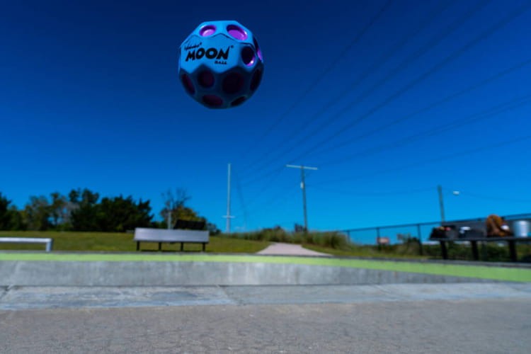 pol_pl_Pileczka-Waboba-Moon-Ball-Blue-Purple-1010_4.jpg